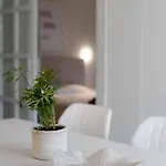 A Cozy Modern With Sunny Balcony Near Center * Kalamata