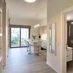 A Cozy Modern With Sunny Balcony Near Center Lägenhet *