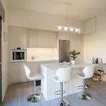 A Cozy Modern With Sunny Balcony Near Center Lägenhet *
