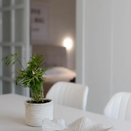 Modern 1Br Apartment Sunny Balcony 10Min Walk To Kalamata Center * Calamata