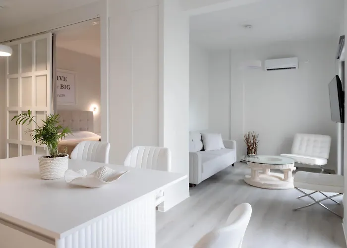 Modern 1Br Apartment Sunny Balcony 10Min Walk To Kalamata Center