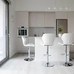Appartamento A Cozy Modern With Sunny Balcony Near Center *