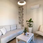 A Cozy Modern With Sunny Balcony Near Center Apartmán Kalamata