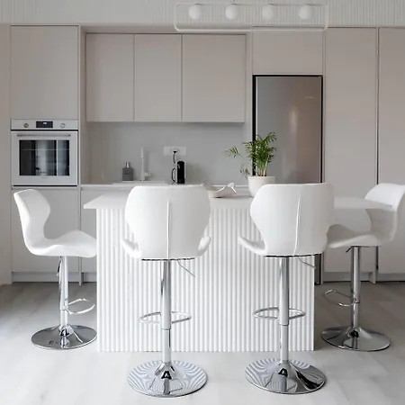 Spacious Modern 1Br With Sunny Balcony 10 Walk To Kalamata Center Kalamata