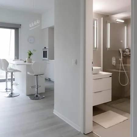 Brand New Spotless 1Br 5 Min Walk To Center Garden Balcony Ehomes Greece