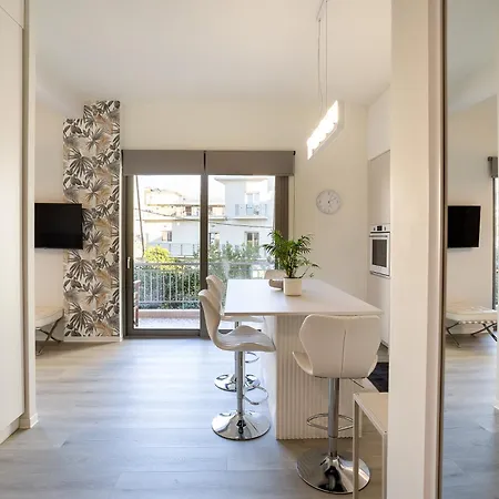 A Cozy Modern With Sunny Balcony Near Center * Kalamata
