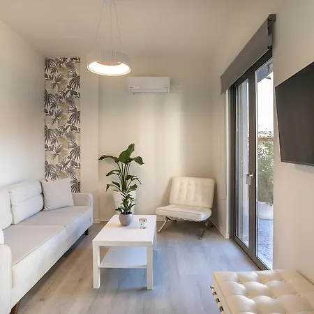 A Cozy Modern With Sunny Balcony Near Center *