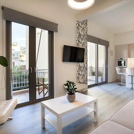 A Cozy Modern With Sunny Balcony Near Center *