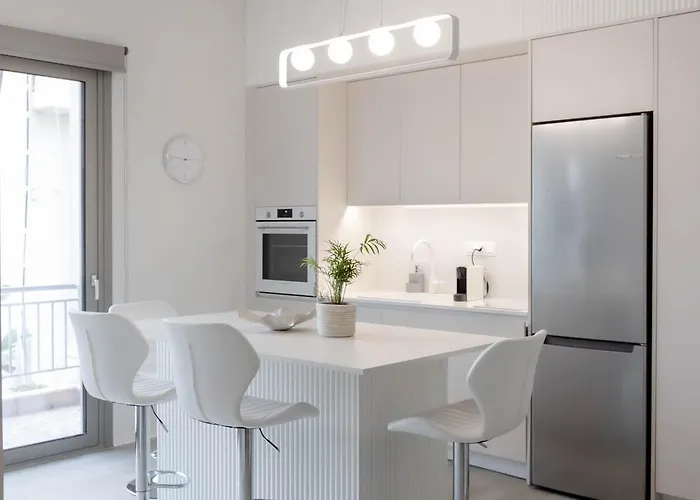 Apartment A Cozy Modern With Sunny Balcony Near Center *