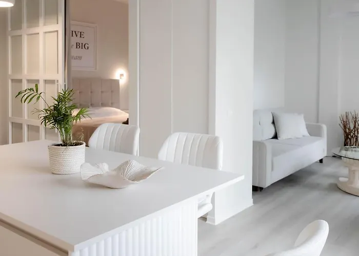 A Cozy Modern With Sunny Balcony Near Center Kalamata