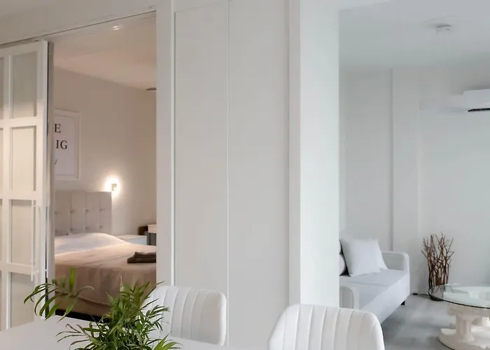 Appartement Spacious Modern 1Br With Sunny Balcony 10 Walk To Kalamata Center *