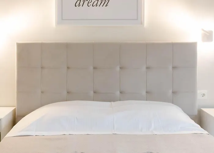 A Cozy Modern With Sunny Balcony Near Center * Kalamata