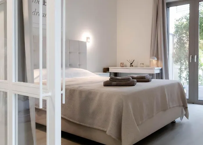 Appartement Spacious Modern 1Br With Sunny Balcony 10 Walk To Kalamata Center *