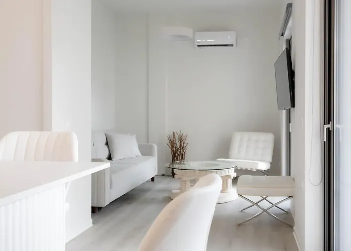 A Cozy Modern With Sunny Balcony Near Center Apartment Kalamata