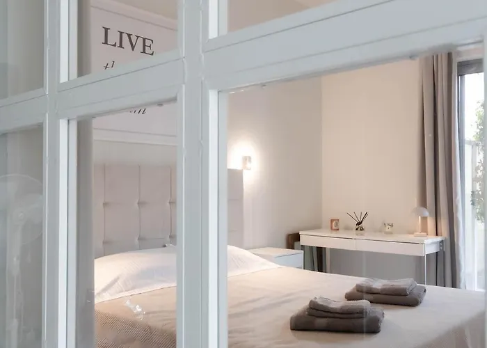 A Cozy Modern With Sunny Balcony Near Center * Kalamata