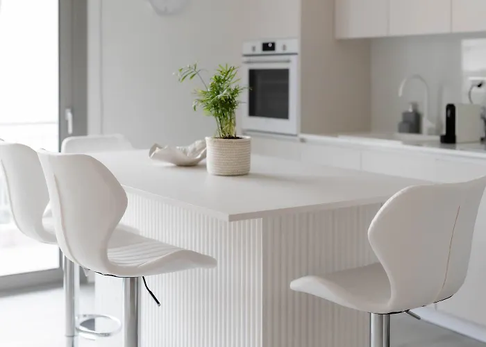 Spacious Modern 1Br With Sunny Balcony 10 Walk To Kalamata Center