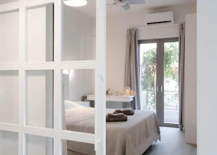 A Cozy Modern With Sunny Balcony Near Center Kalamata