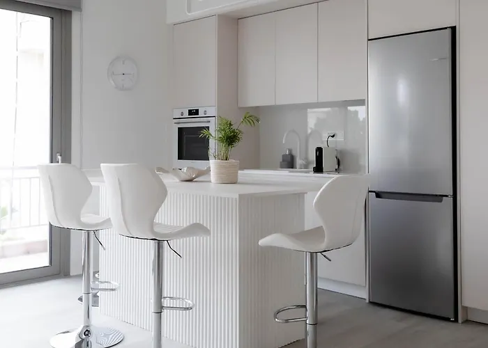 Spacious Modern 1Br With Sunny Balcony 10 Walk To Kalamata Center * Kalamata