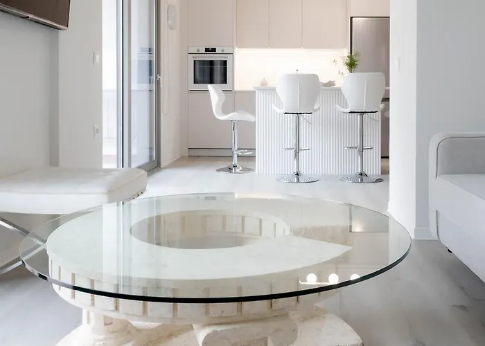 Appartement Spacious Modern 1Br With Sunny Balcony 10 Walk To Kalamata Center