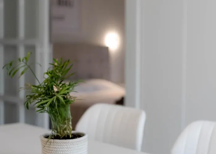 Spacious Modern 1Br With Sunny Balcony 10 Walk To Kalamata Center * Kalamata