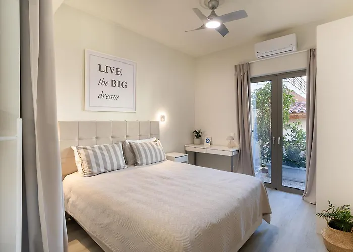 A Cozy Modern With Sunny Balcony Near Center Apartment *