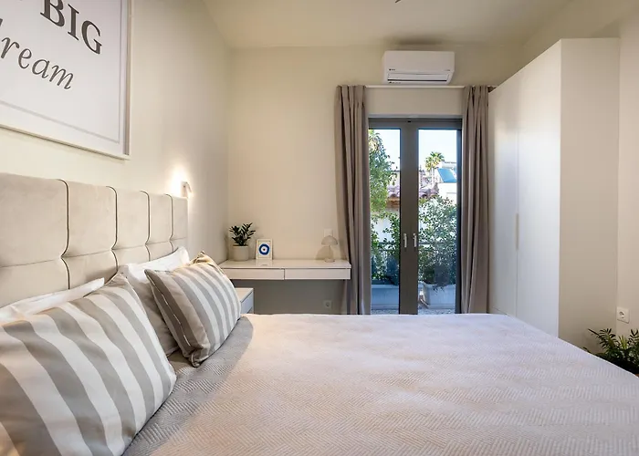 A Cozy Modern With Sunny Balcony Near Center Apartment