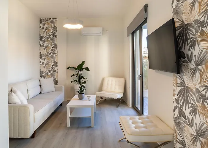 Apartment A Cozy Modern With Sunny Balcony Near Center