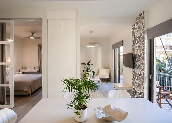 A Cozy Modern With Sunny Balcony Near Center Apartment Kalamata