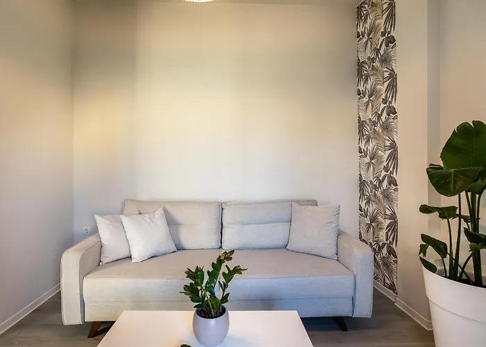 A Cozy Modern With Sunny Balcony Near Center *