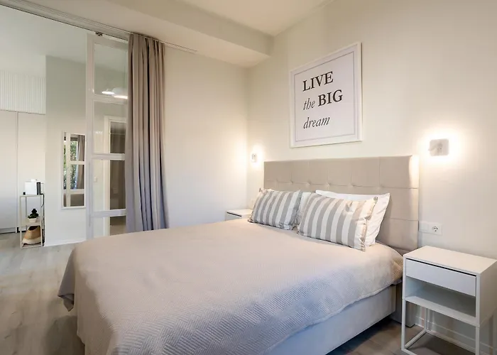 A Cozy Modern With Sunny Balcony Near Center Apartment