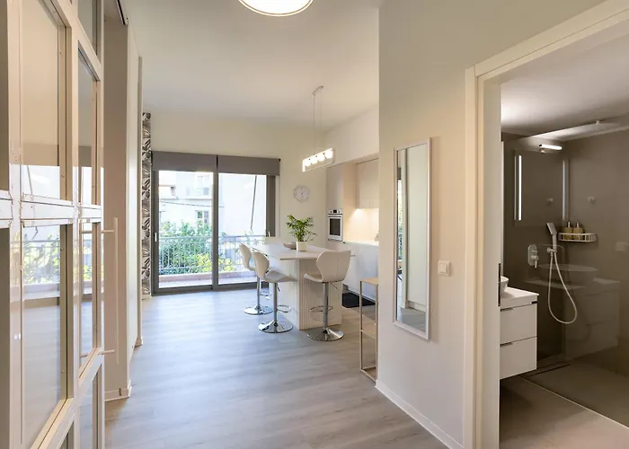 A Cozy Modern With Sunny Balcony Near Center Apartment *