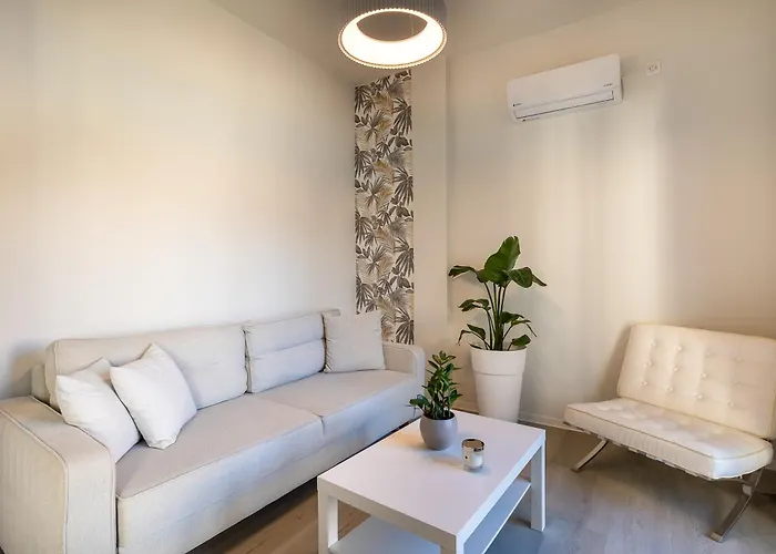 A Cozy Modern With Sunny Balcony Near Center Apartment Kalamata