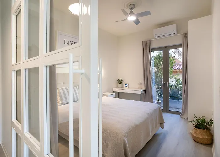 Apartment A Cozy Modern With Sunny Balcony Near Center *