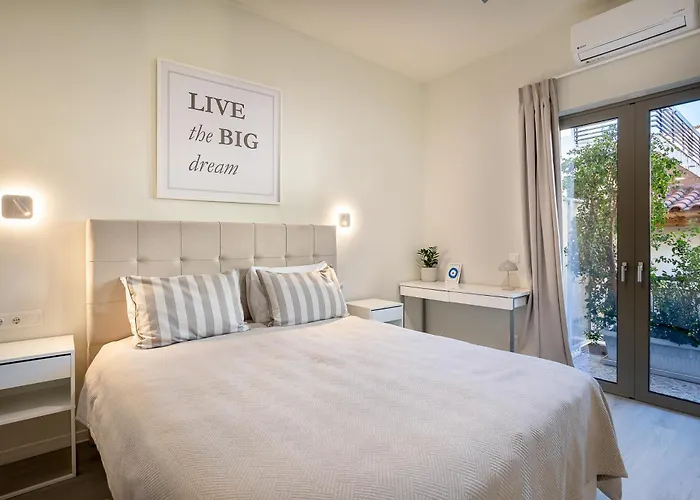 A Cozy Modern With Sunny Balcony Near Center * Kalamata