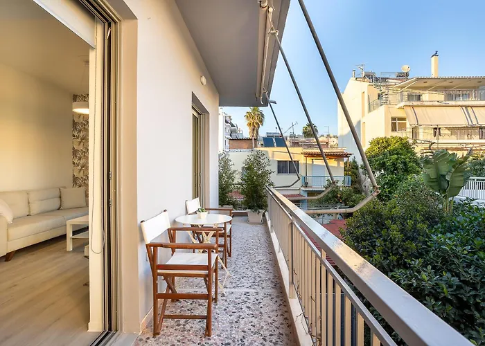 A Cozy Modern With Sunny Balcony Near Center *