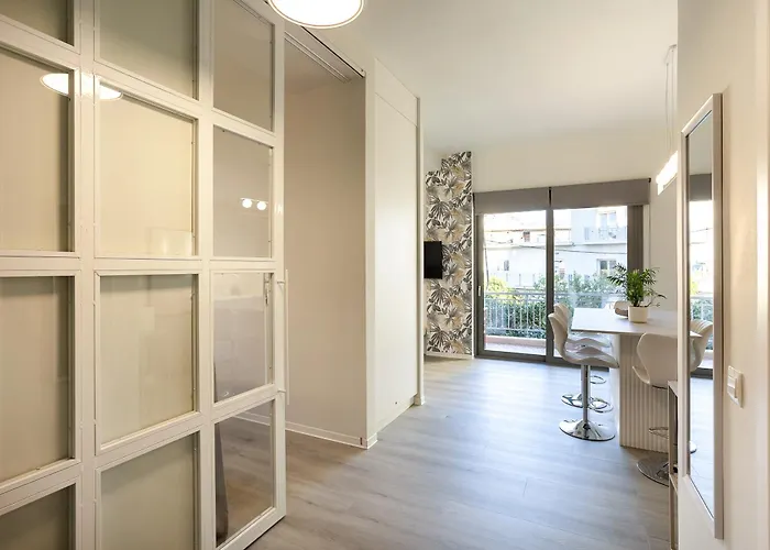 Apartment A Cozy Modern With Sunny Balcony Near Center *