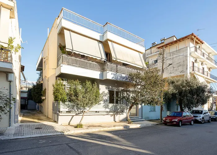 A Cozy Modern With Sunny Balcony Near Center Kalamata