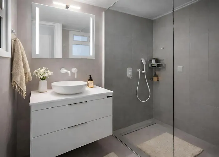 A Cozy Modern With Sunny Balcony Near Center Apartment Kalamata