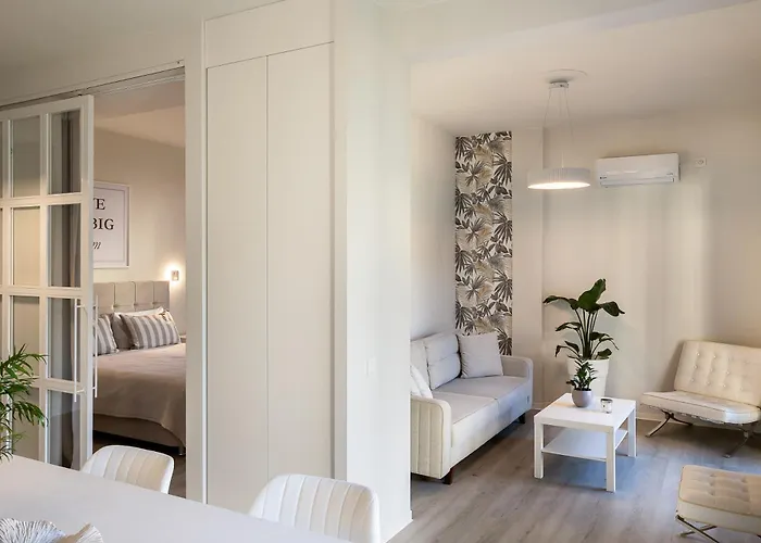 A Cozy Modern With Sunny Balcony Near Center Apartment