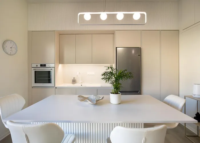 A Cozy Modern With Sunny Balcony Near Center Apartment *